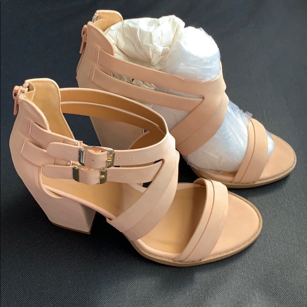 ❤️ Nude Block Heels ❤️ - Picture 3 of 8